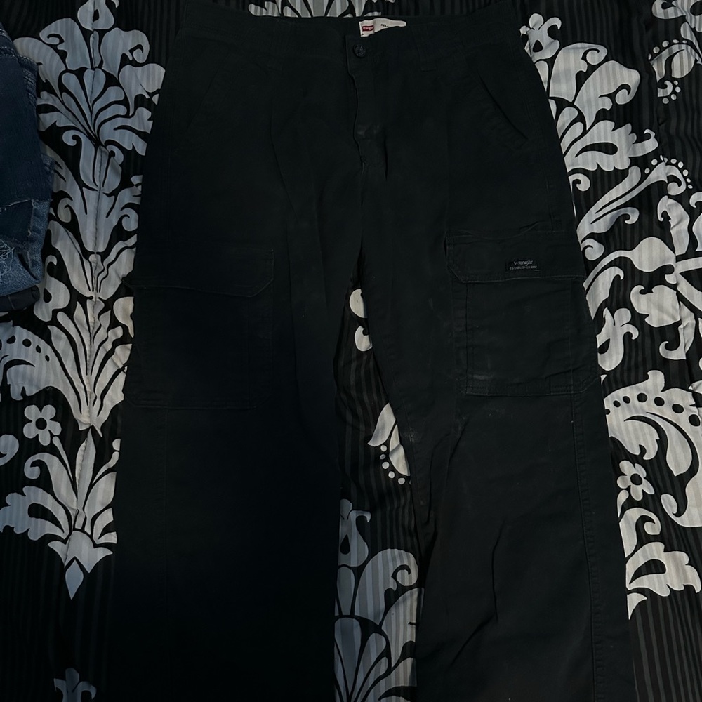 Wrangler Black Cargo Pants with Multi-Pocket Design